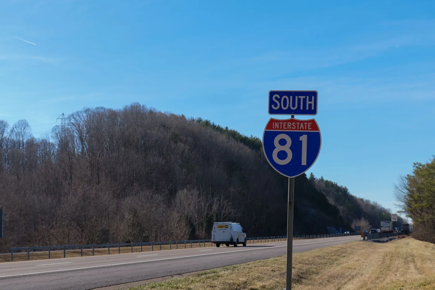 Interstate 81 South sign against a clear blue sky in Nashville, Tennessee.
