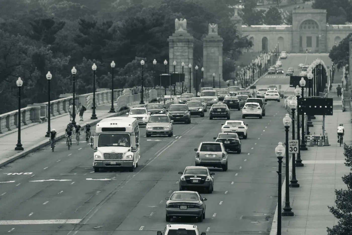 Rush hour traffic on a highway in the Washington DC area