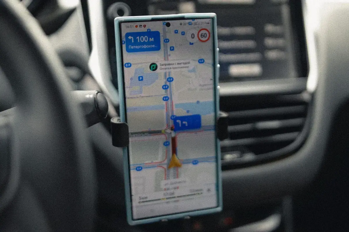 iPhone showing a morning commute traffic alert before leaving for work